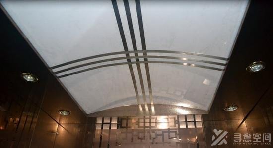 寻意空间告诉你往房顶上贴这个，网友：美哭了