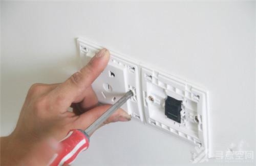 长沙装饰设计师：木门地板开关插座灯具安装要点