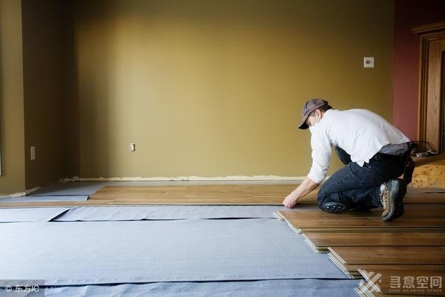 长沙装饰设计师：木门地板开关插座灯具安装要点