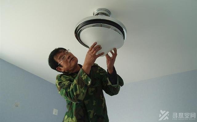 长沙装饰设计师：木门地板开关插座灯具安装要点