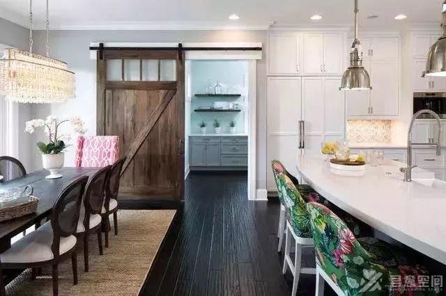 吊轨门VS推拉门，如何选择？