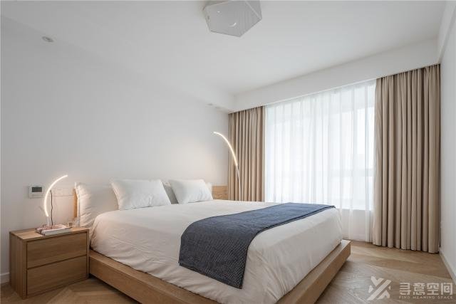 寻意空间：全屋使用白色与浅木色进行装修