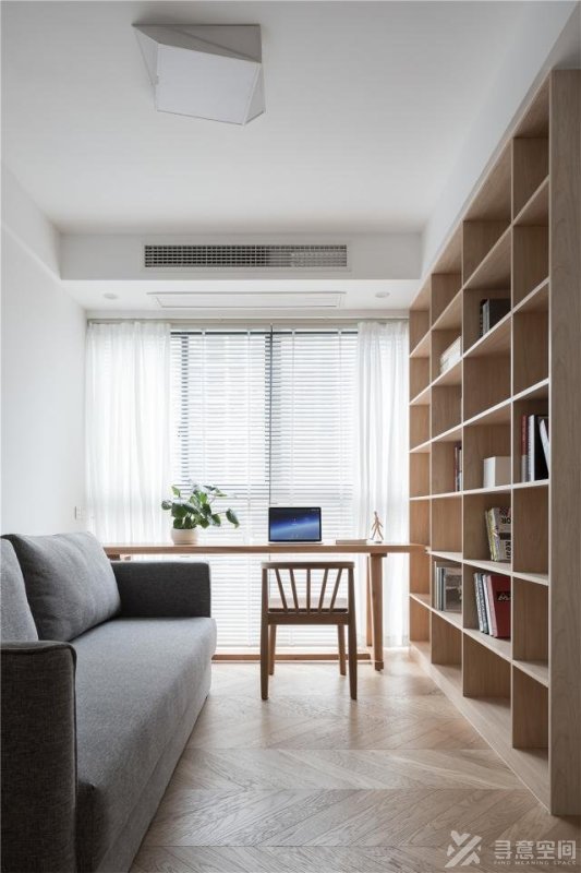 寻意空间：全屋使用白色与浅木色进行装修