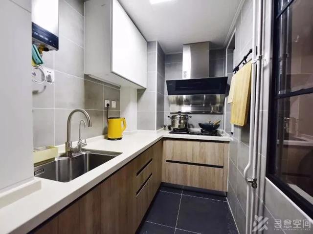 53平的小户型装修效果图 卧室做个飘窗地台安逸