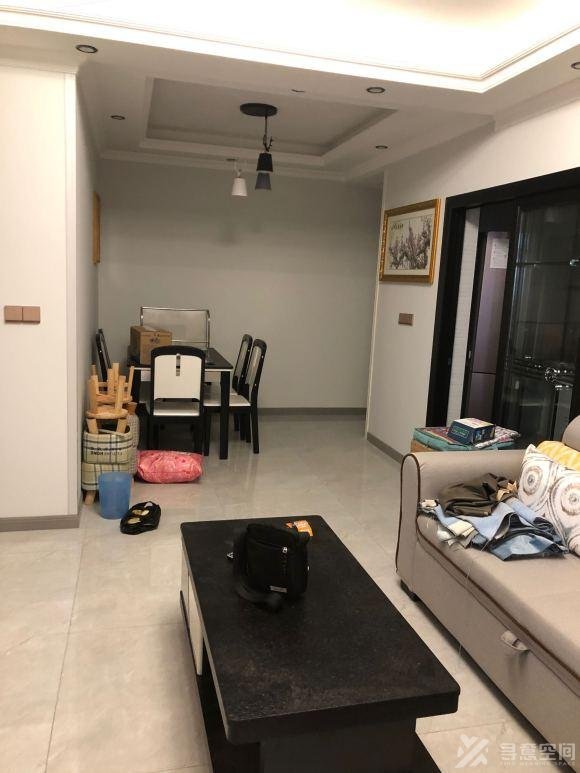 长沙家装效果图80个平方小三室 客厅装风管机