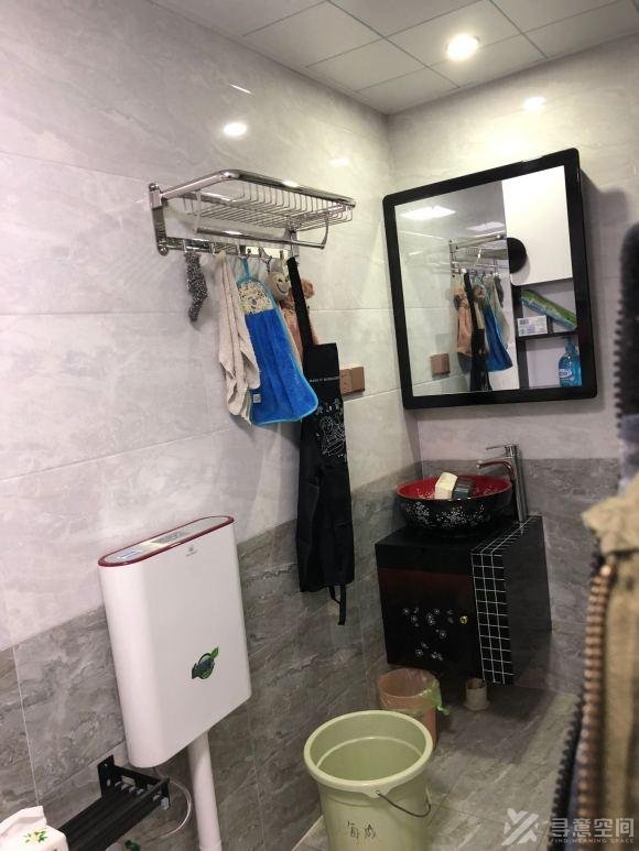 长沙家装效果图80个平方小三室 客厅装风管机